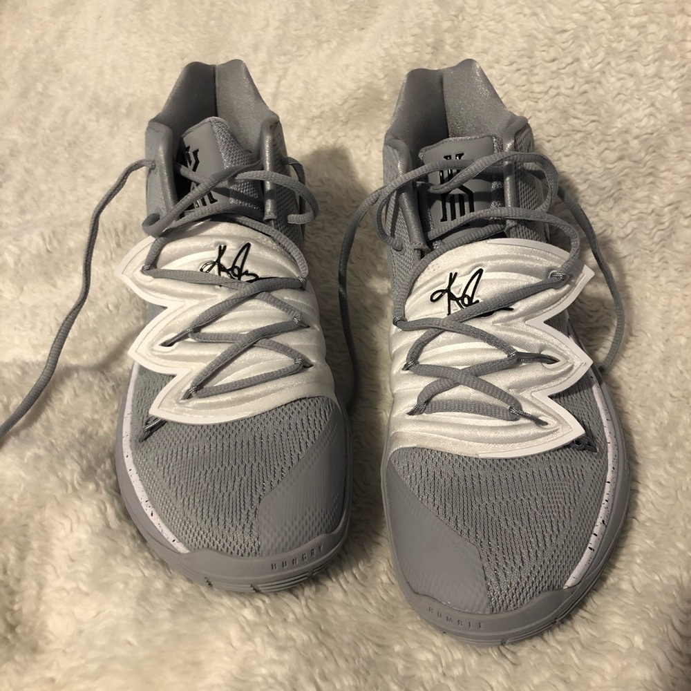 Nike Kyries 5